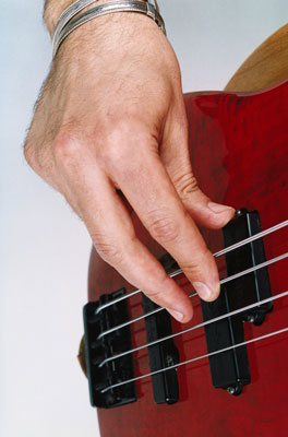 Right-Hand, Same-String Bass Guitar Warm-up Exercises - dummies