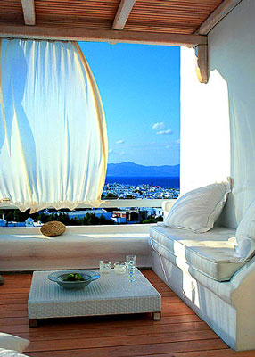 Capture the feel of a sun-drenched vacation with Greek Mediterranean decorating.