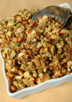 Classic Bread Stuffing with Sausage, Apples, and Cognac - dummies