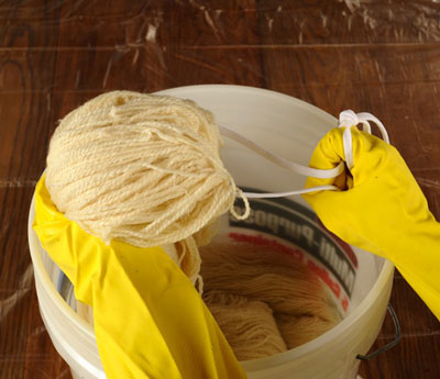 Place the wet yarn or fiber in the presoak.