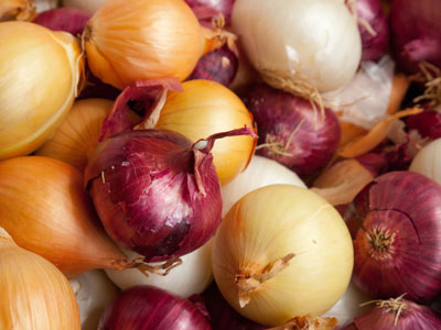 Onions are rich in <i>quercetin,</i> a powerful antioxidant that may reduce the risk of cancer.