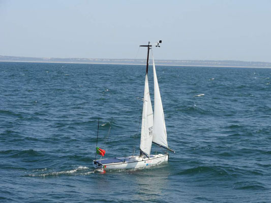 Autonomous sailboat to tame the seas