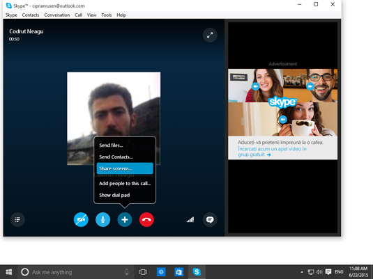 Sharing the screen in Skype.