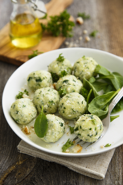 Spinat Knödel (Spinach Bread Dumplings)