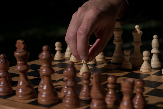 How the Queen's Gambit Is Played as a Chess Opening - dummies