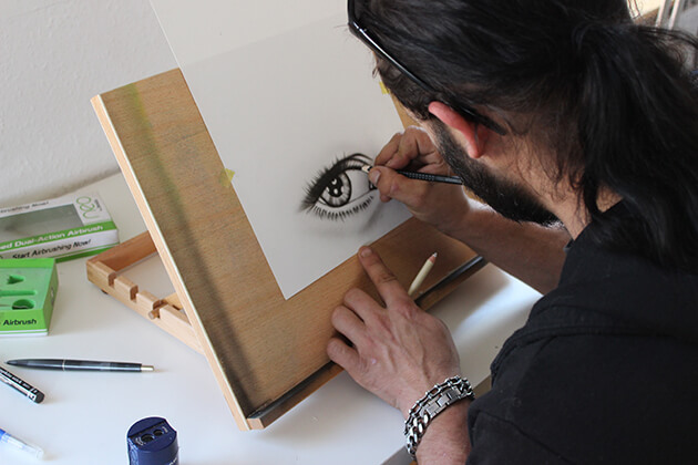 A man drawing an eye.