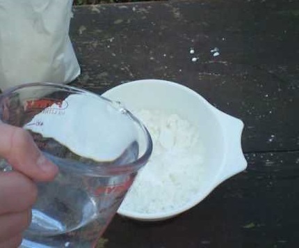 Making slime with cornstarch recipe